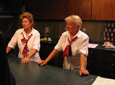 de dames van de koffiekamer